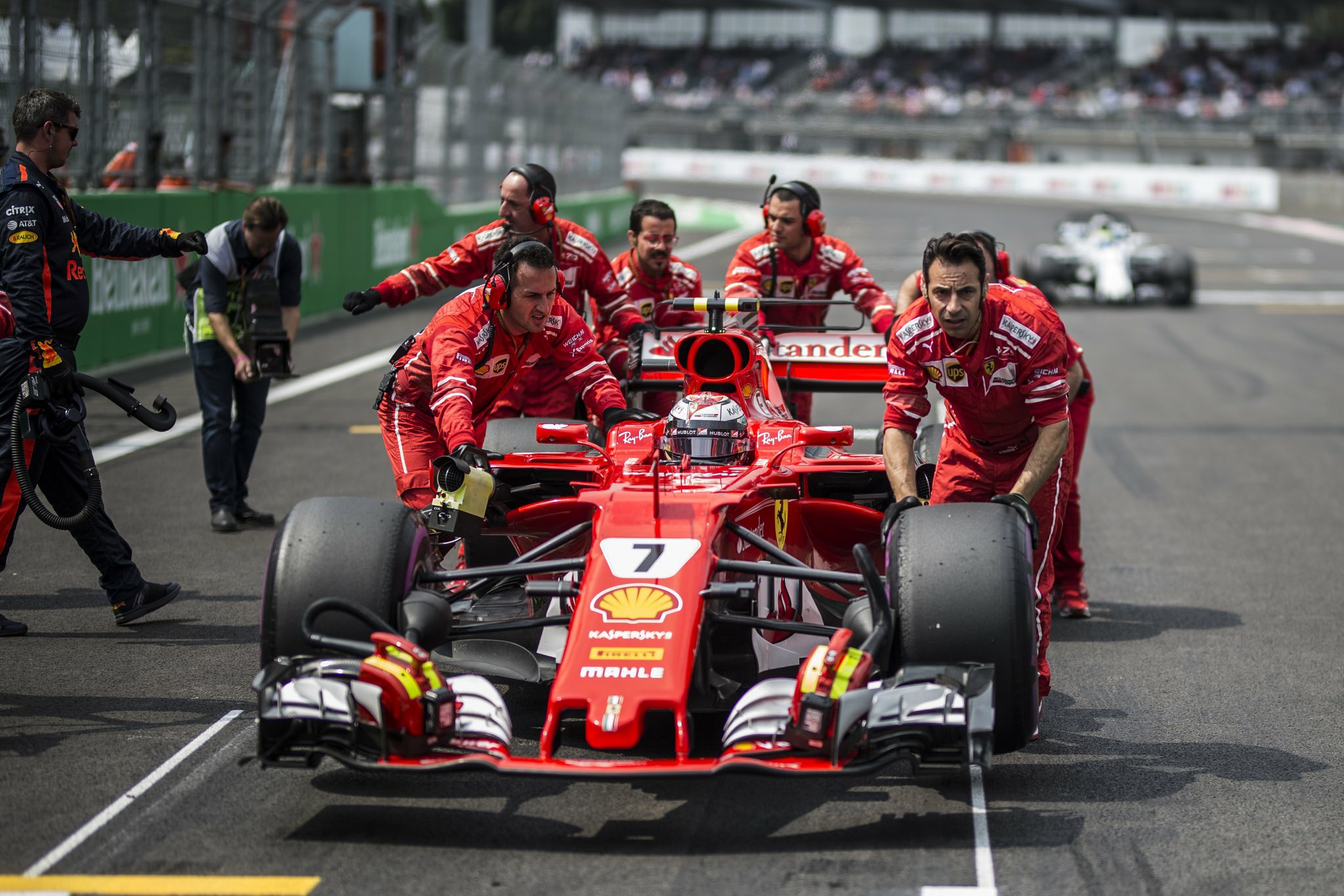 Команда формулы 1 8. Команда Феррари ф1. Феррари (команда «формулы-1»). Scuderia Ferrari f1 Team. Scuderia Ferrari f1 Team 2023.