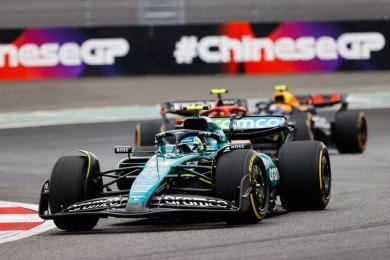 Alonso, sprint yarışında Sainz ile çarpıştığı için ceza aldı 